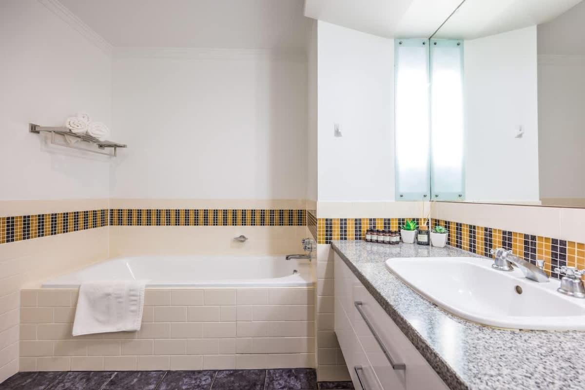 Apartment Luxury Heritage With Free Parking, Pools And Gyms *